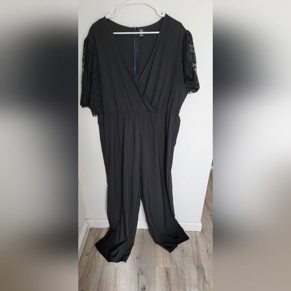 Shein black romper with lace sleeves, worn once size 3xl - Picture 1 of 1